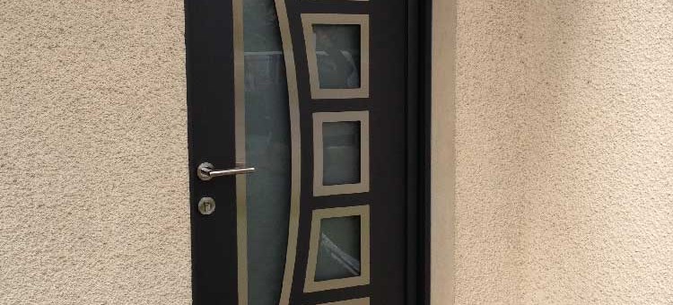 Pose d'une porte d'entrée aluminium à Le Bouscat
