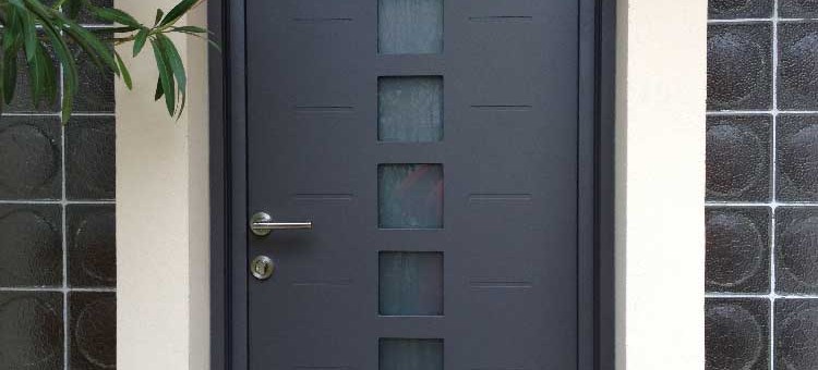 Pose d'une porte d'entrée aluminium à Pessac